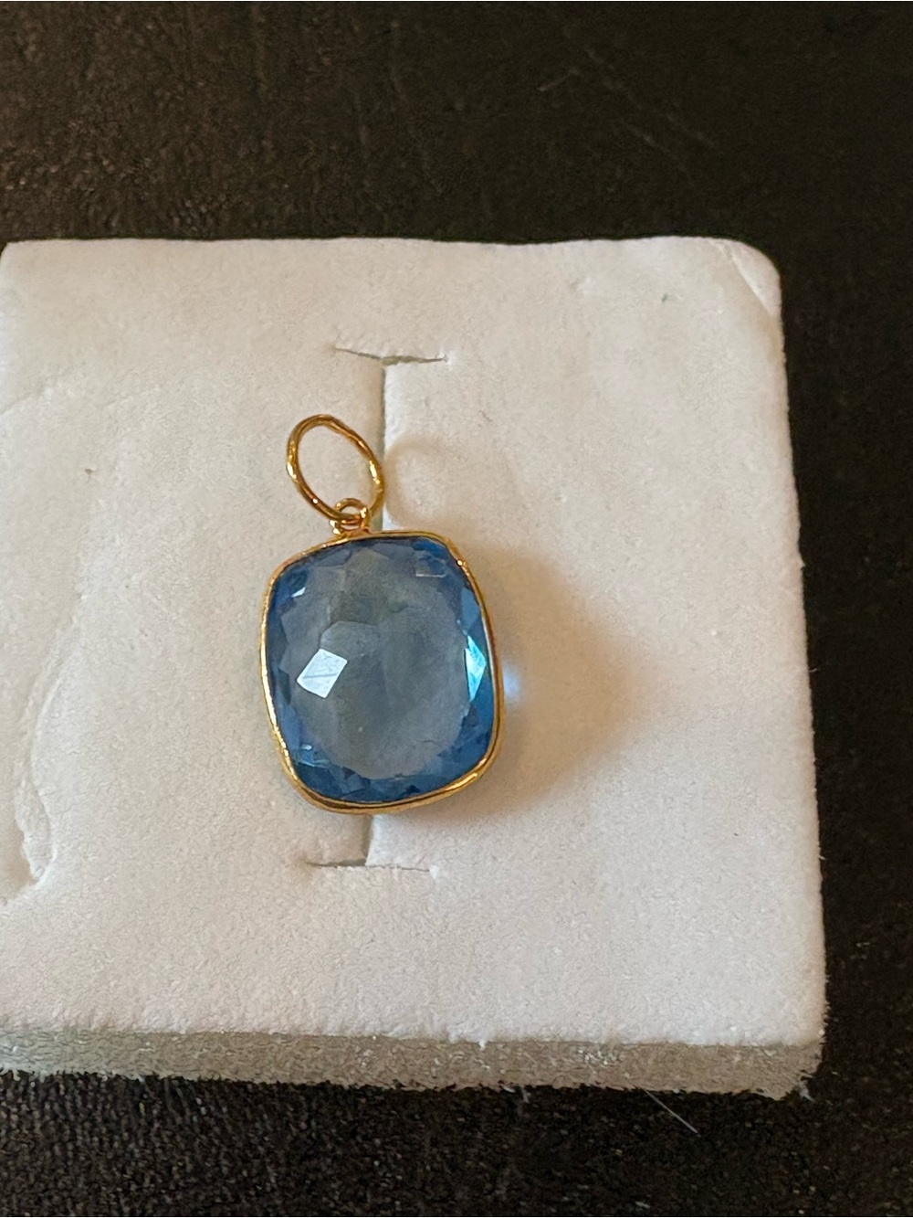 18k gold blue, sapphire pendant